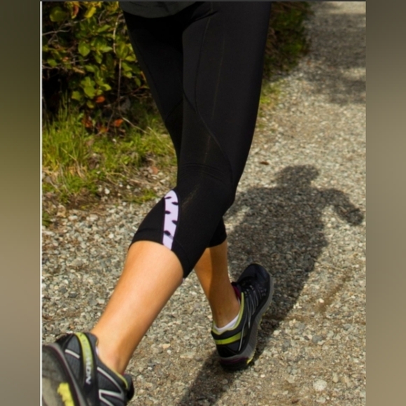 Lululemon Run: Inspire Crop II Black/Highlight Colorblock BUNDLE - Picture 10 of 10